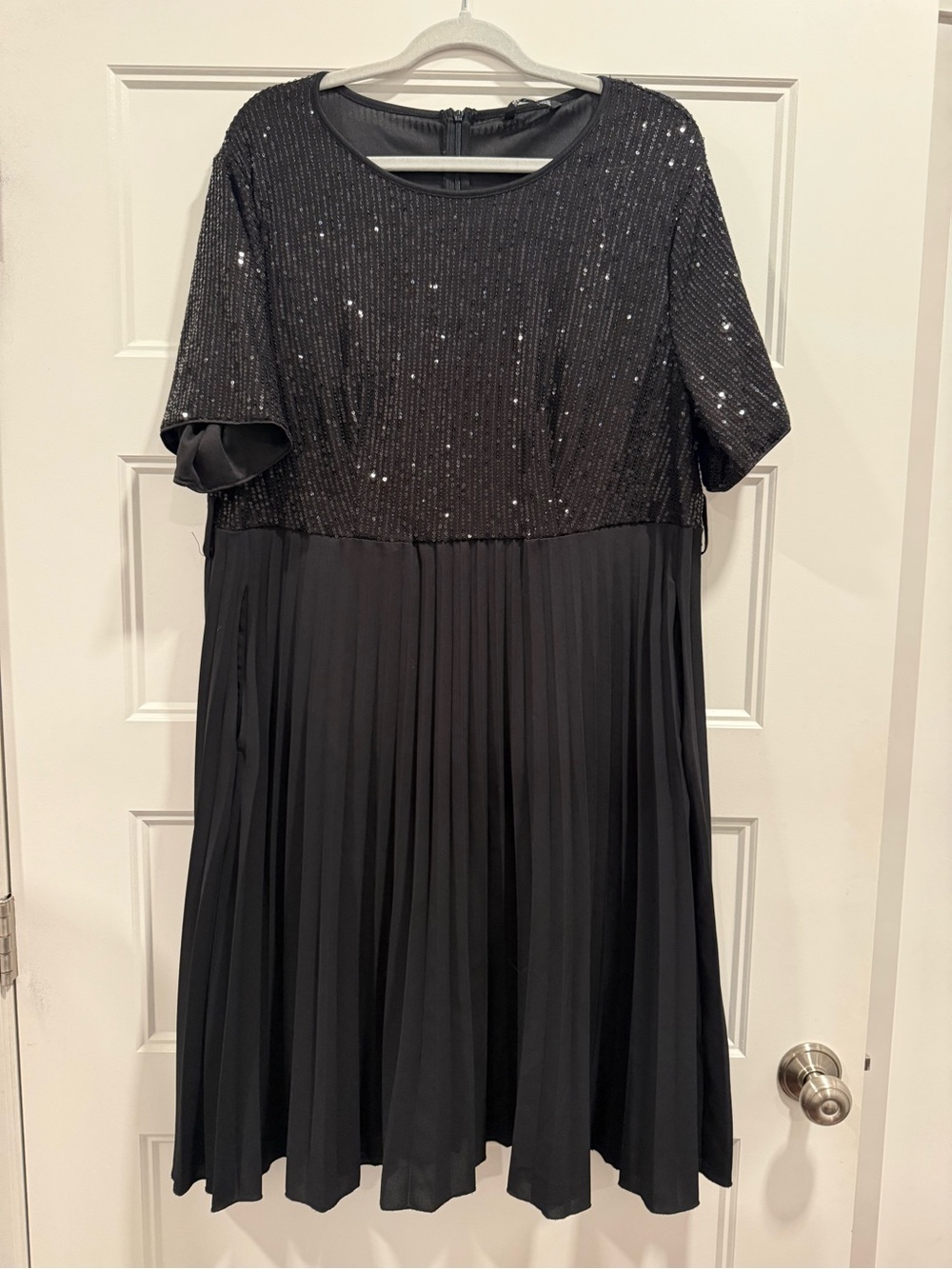 BloomChic Black Sequin & Pleated Midi Dress - Picture 2 of 10